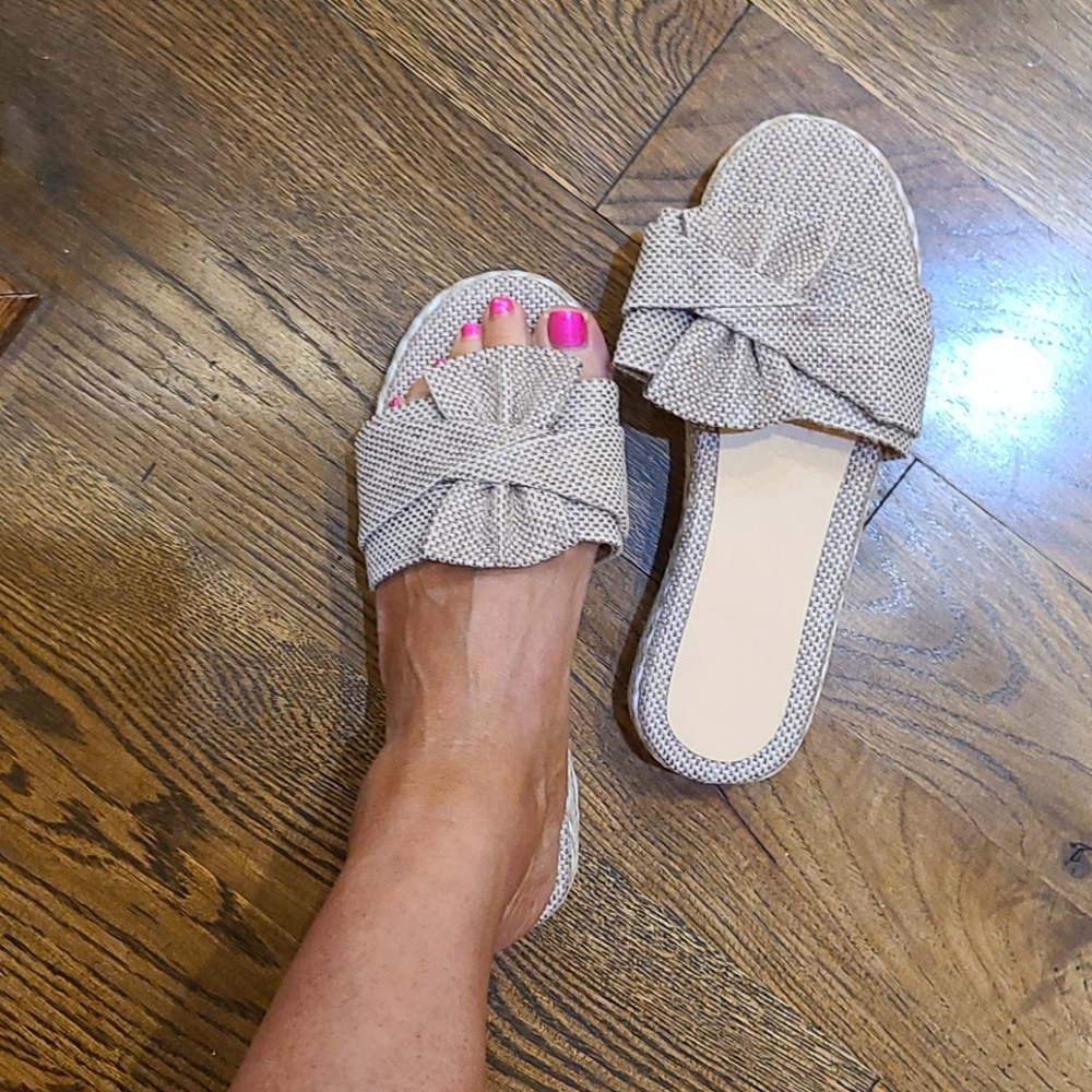 Sandal.Azzy brand beige 8 1/2 casual platform